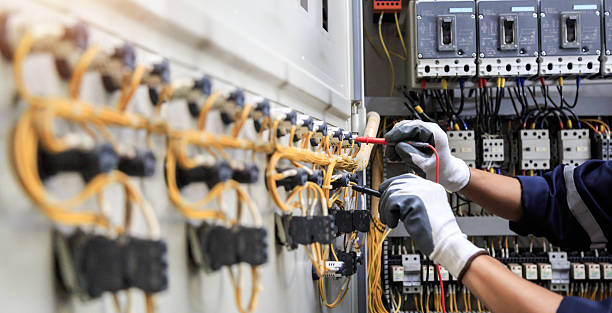 Professional Electrician technician working in Mound City, MO